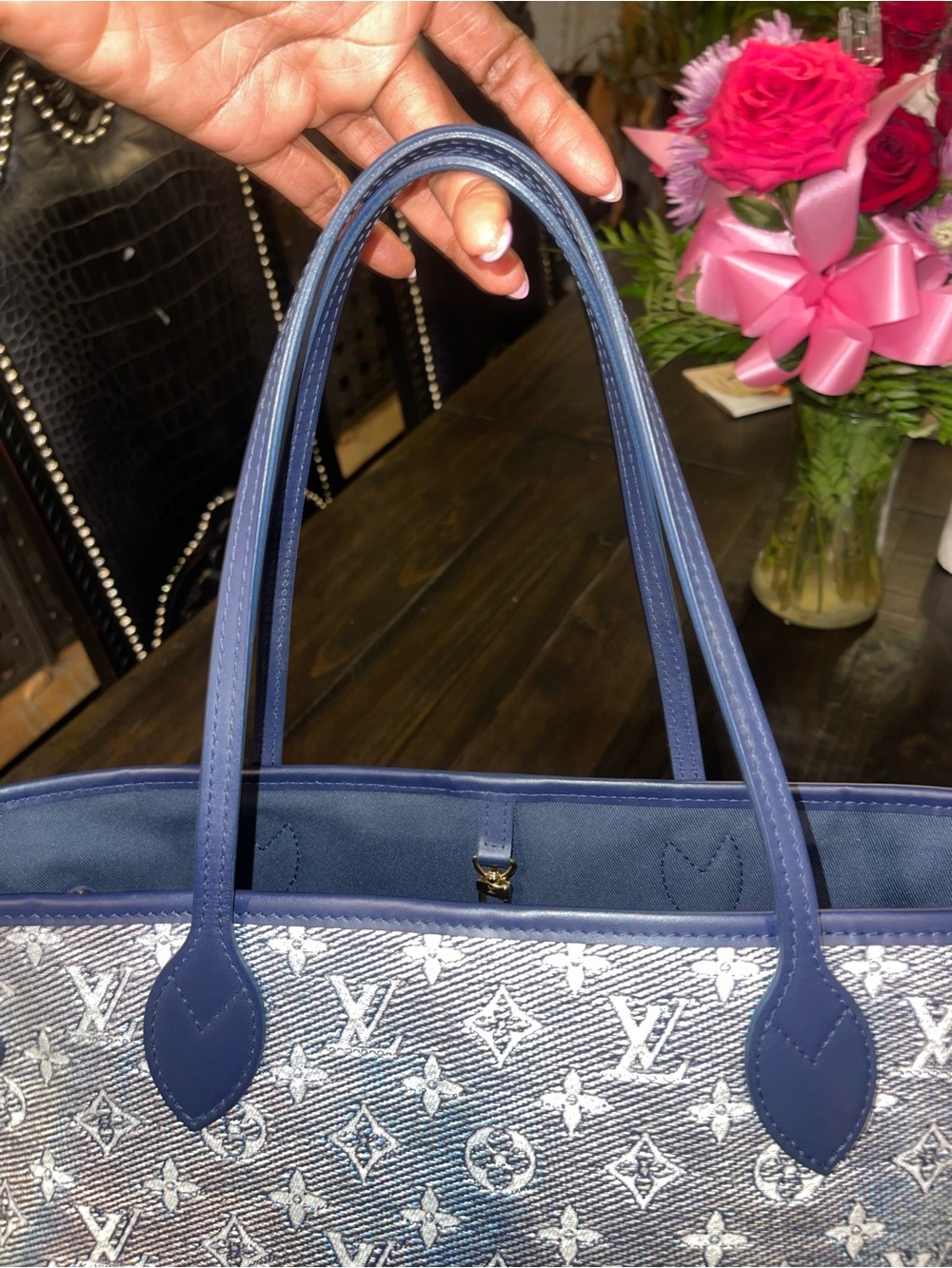 Louis Vuitton Limited Edition Monoglam Neverfull tote and pouch. - Picture 13 of 16